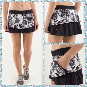 Lululemon In A Flash Skirt ~ Sz 4 ~ Laser Cut Detail ~ Black ~ Multi Layer ~ EUC